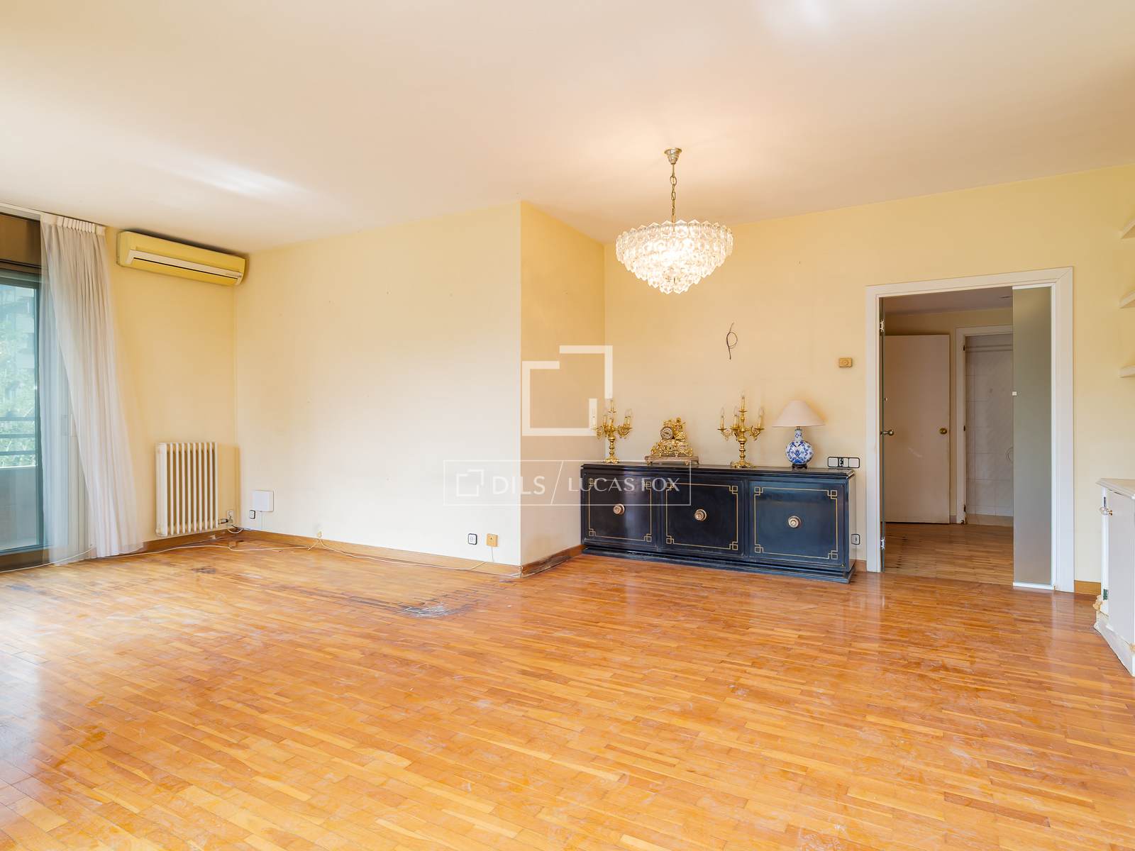 Huoneisto Barcelona, Espanja 4 makuuhuonetta, 144 m2 No. 193673