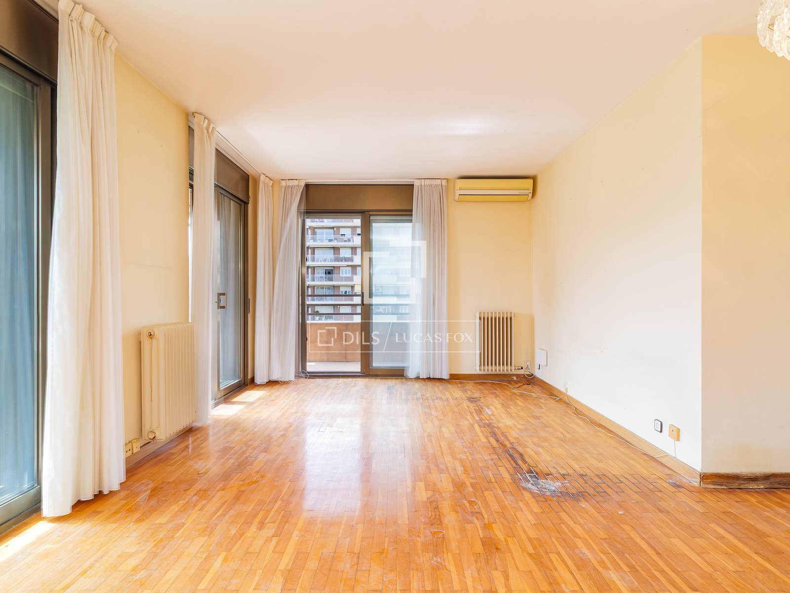 Huoneisto Barcelona, Espanja 4 makuuhuonetta, 144 m2 No. 193673