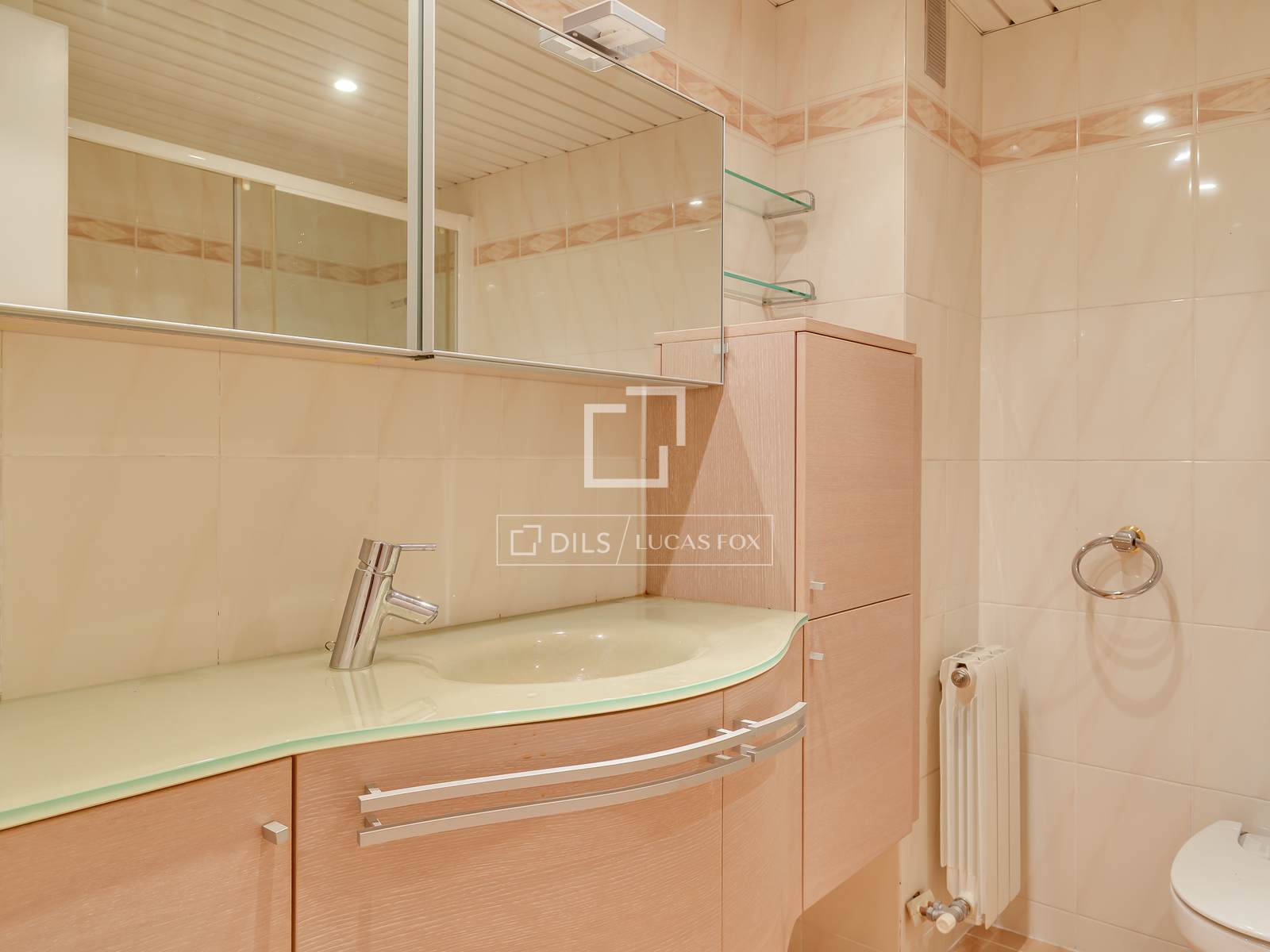 Huoneisto Barcelona, Espanja 4 makuuhuonetta, 144 m2 No. 193673