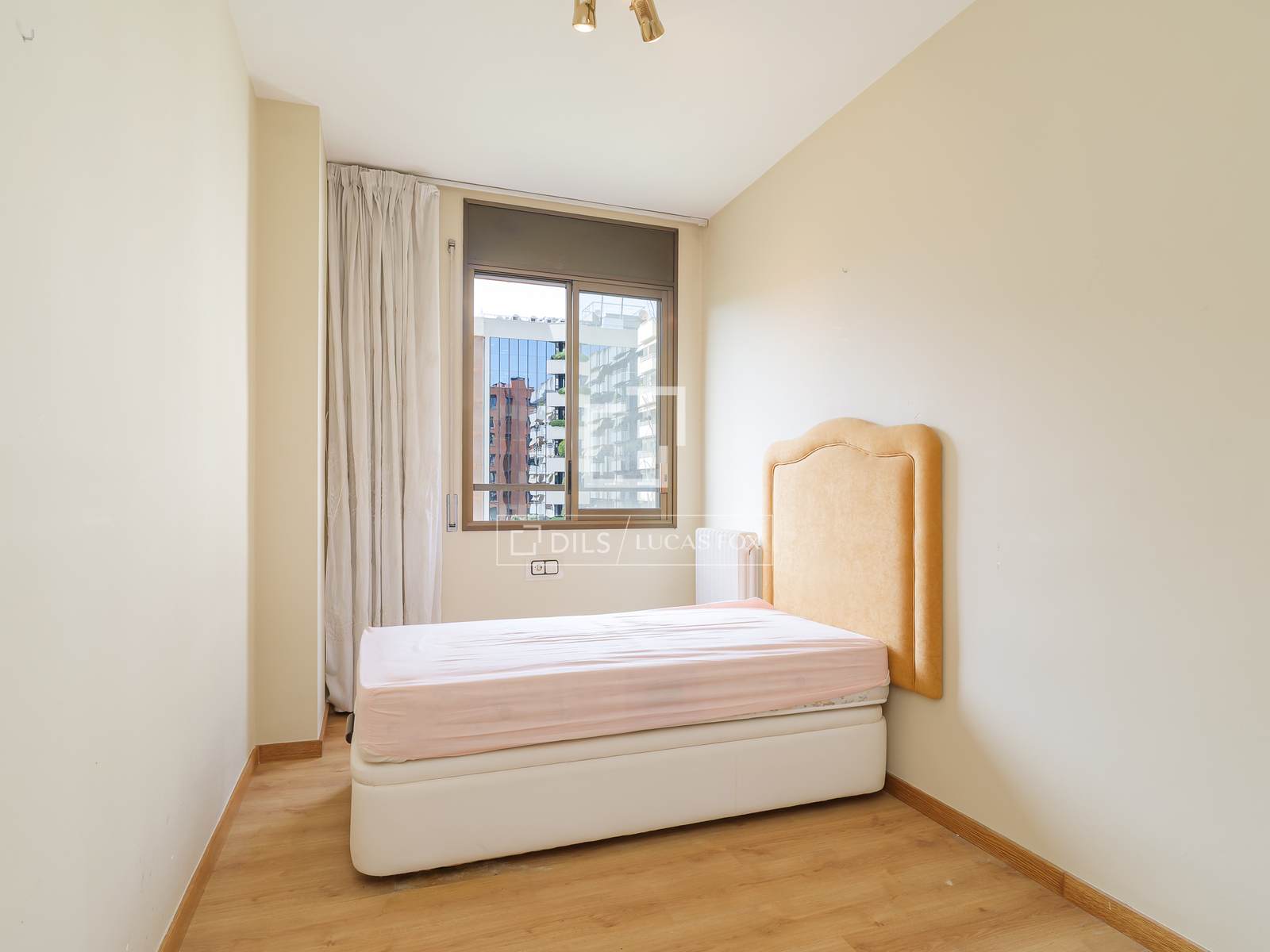Huoneisto Barcelona, Espanja 4 makuuhuonetta, 144 m2 No. 193673