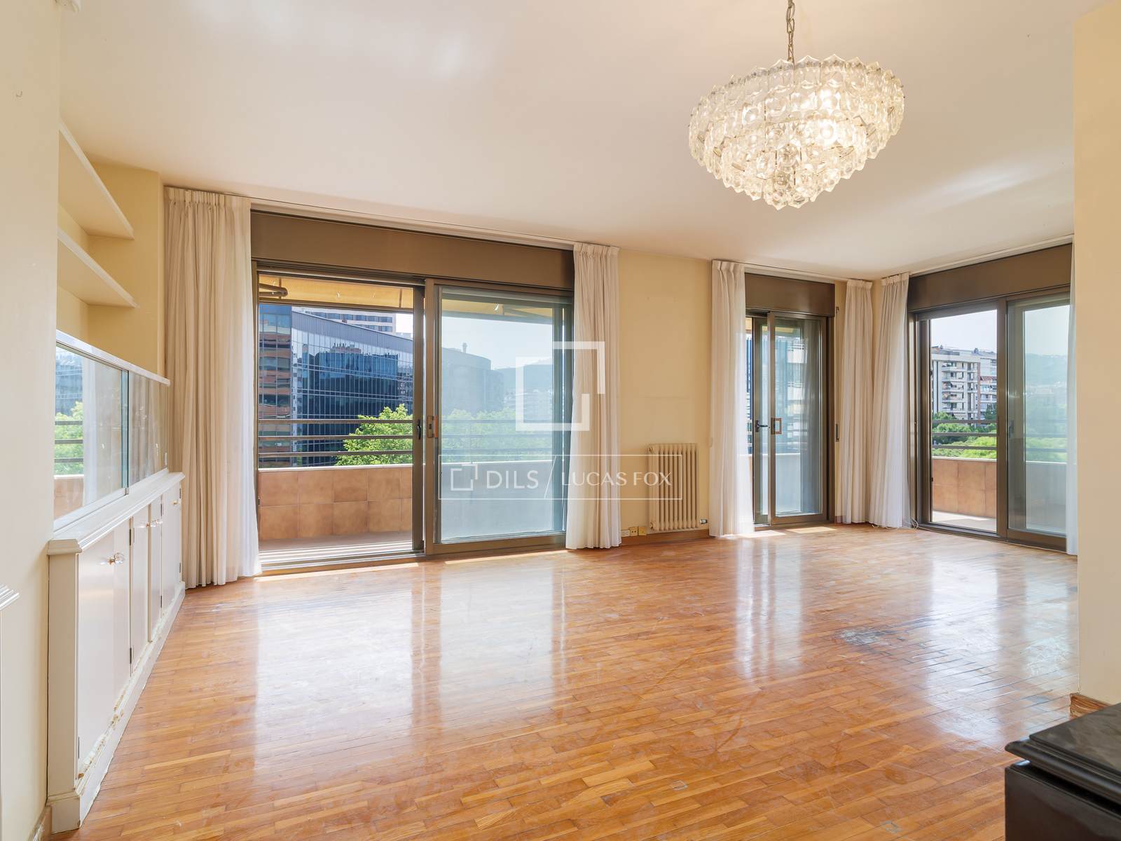 Huoneisto Barcelona, Espanja 4 makuuhuonetta, 144 m2 No. 193673