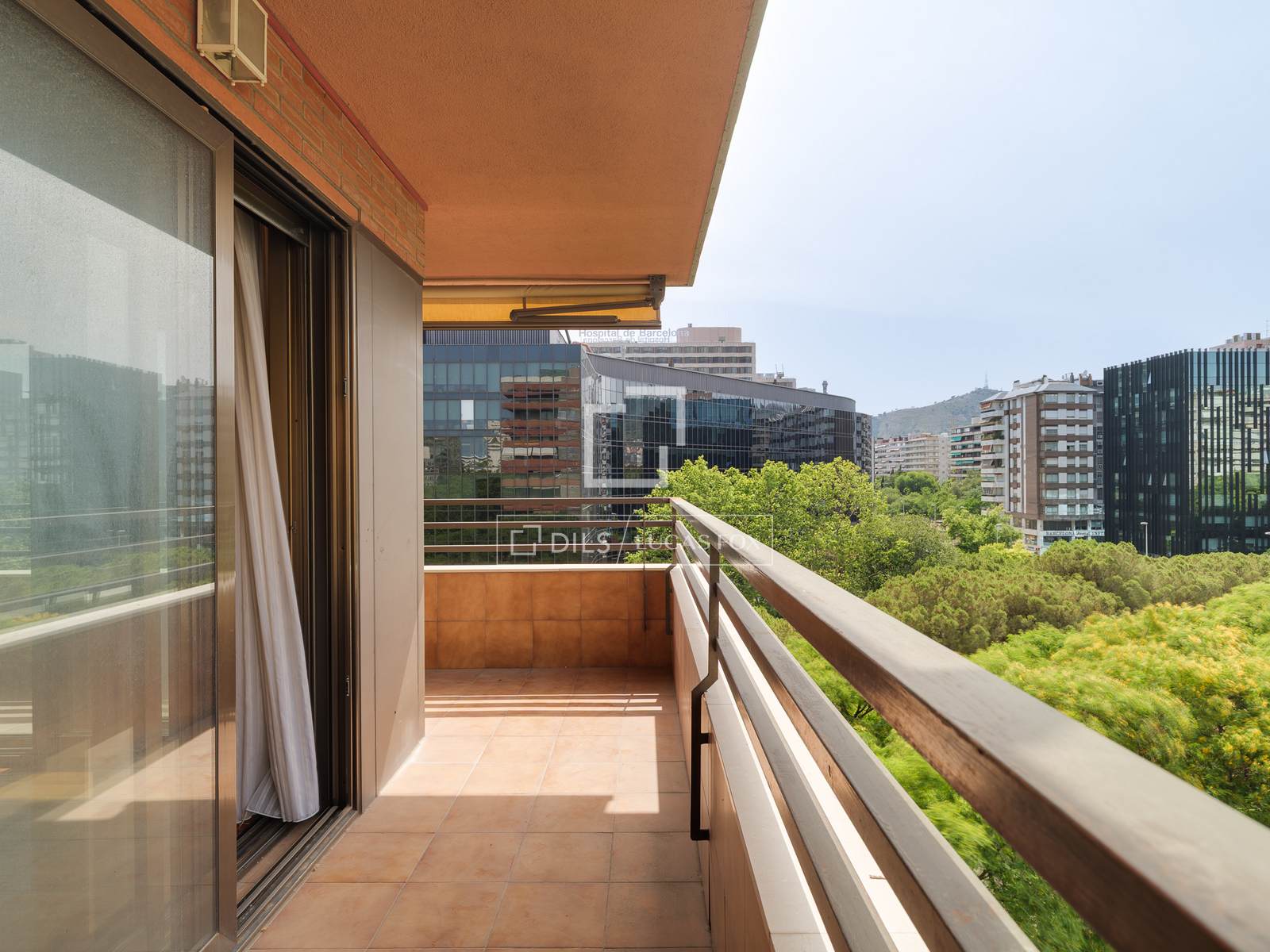 Huoneisto Barcelona, Espanja 4 makuuhuonetta, 144 m2 No. 193673