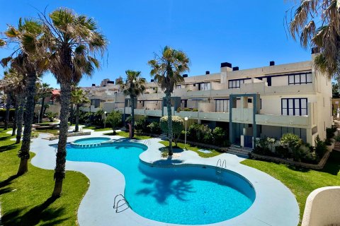 Apartamento en La Mata, Alicante, España 2 dormitorios, 62 m2 No. 189535