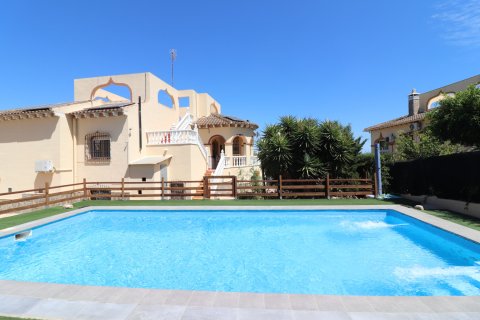 Villa en Algorfa, Alicante, España 5 dormitorios, 122 m2 No. 146571