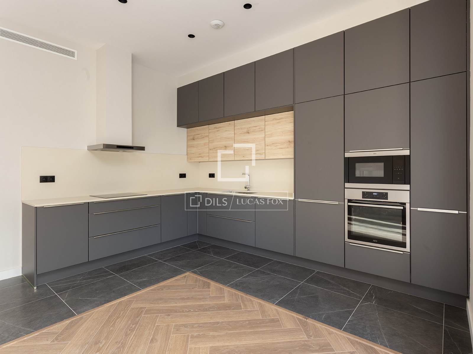 Apartment in Barcelona, Spain 3 bedrooms, 156 sq.m. No. 150643