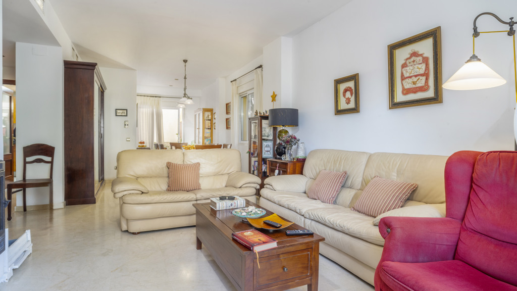 Talo Estepona, Malaga, Espanja 4 makuuhuonetta, 142.8 m2 No. 107378