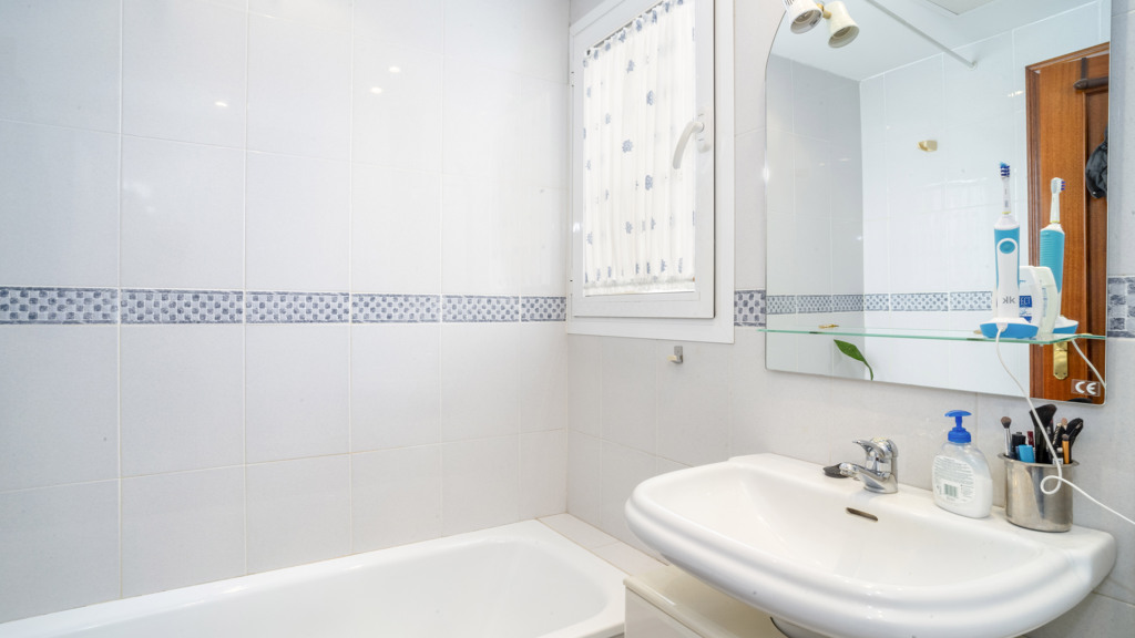 Talo Estepona, Malaga, Espanja 4 makuuhuonetta, 142.8 m2 No. 107378