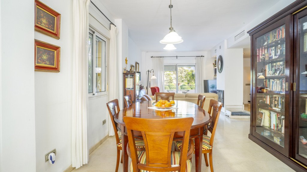 Talo Estepona, Malaga, Espanja 4 makuuhuonetta, 142.8 m2 No. 107378