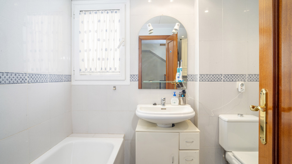 Talo Estepona, Malaga, Espanja 4 makuuhuonetta, 142.8 m2 No. 107378