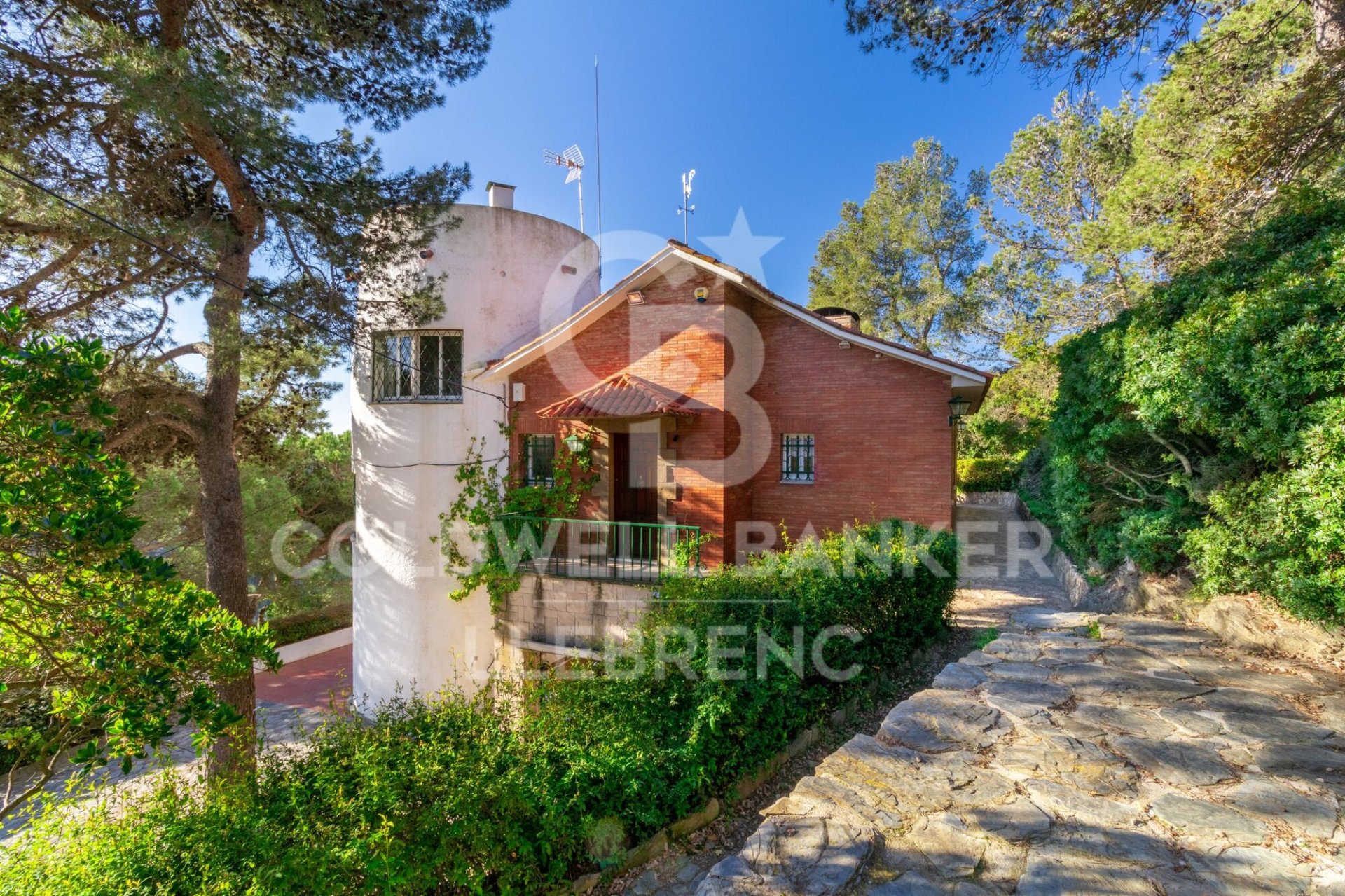 Dom w Barcelona, Hiszpania 6 sypialni, 802 mkw. nr 159584