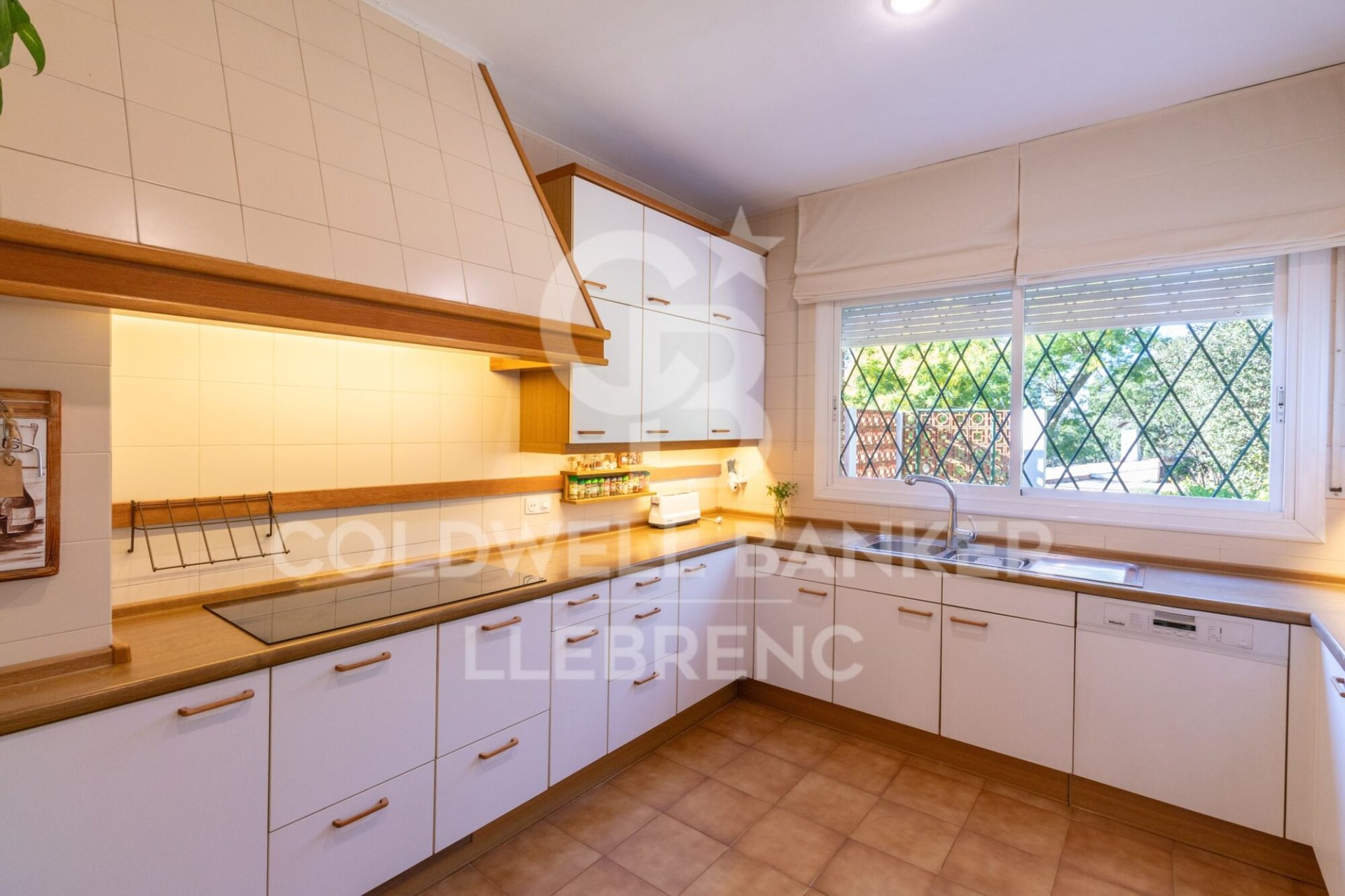 Dom w Barcelona, Hiszpania 6 sypialni, 802 mkw. nr 159584