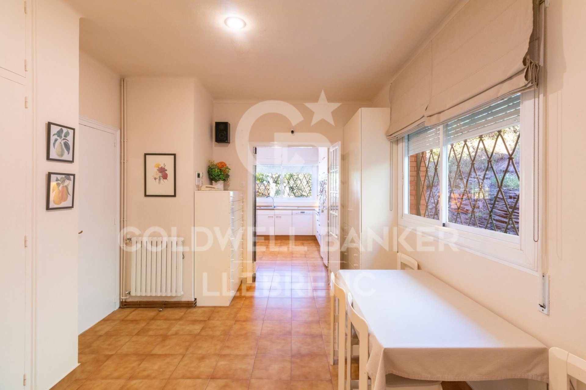 Dom w Barcelona, Hiszpania 6 sypialni, 802 mkw. nr 159584