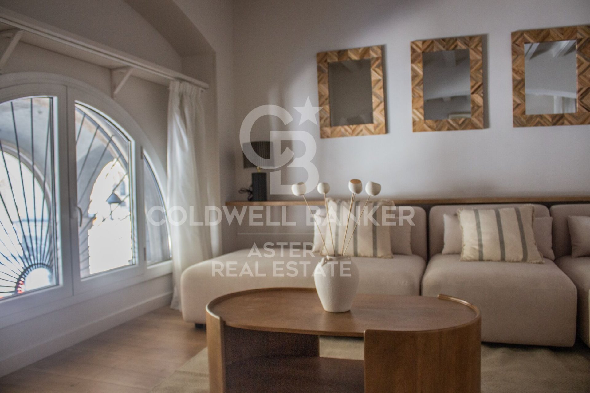 Trīņu māja Barcelona, Spānijā 2 istabas, 101 m2 Nr. 178981