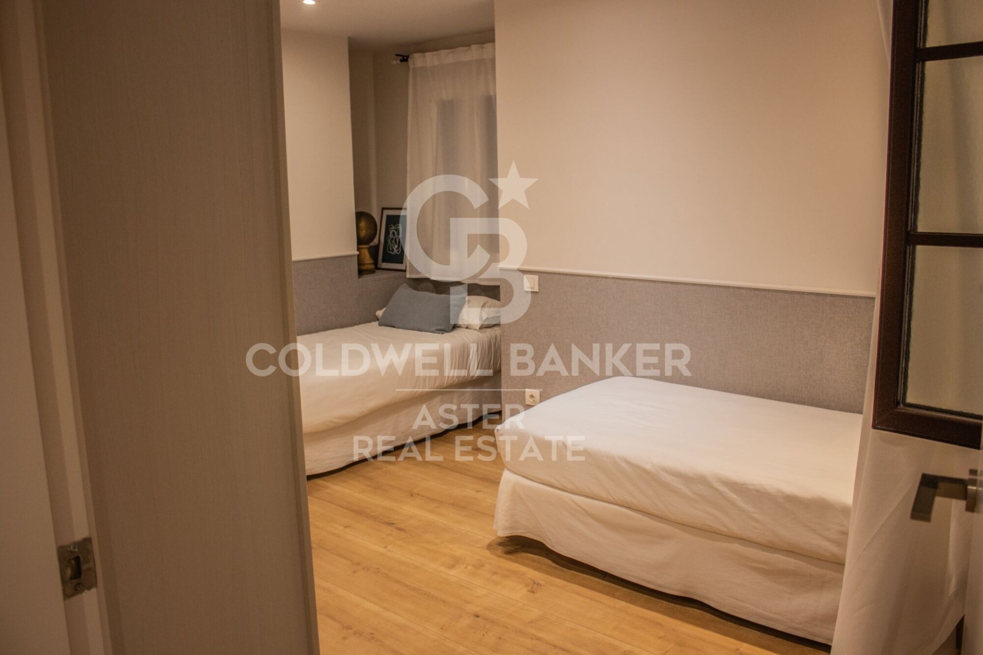 Trīņu māja Barcelona, Spānijā 2 istabas, 101 m2 Nr. 178981