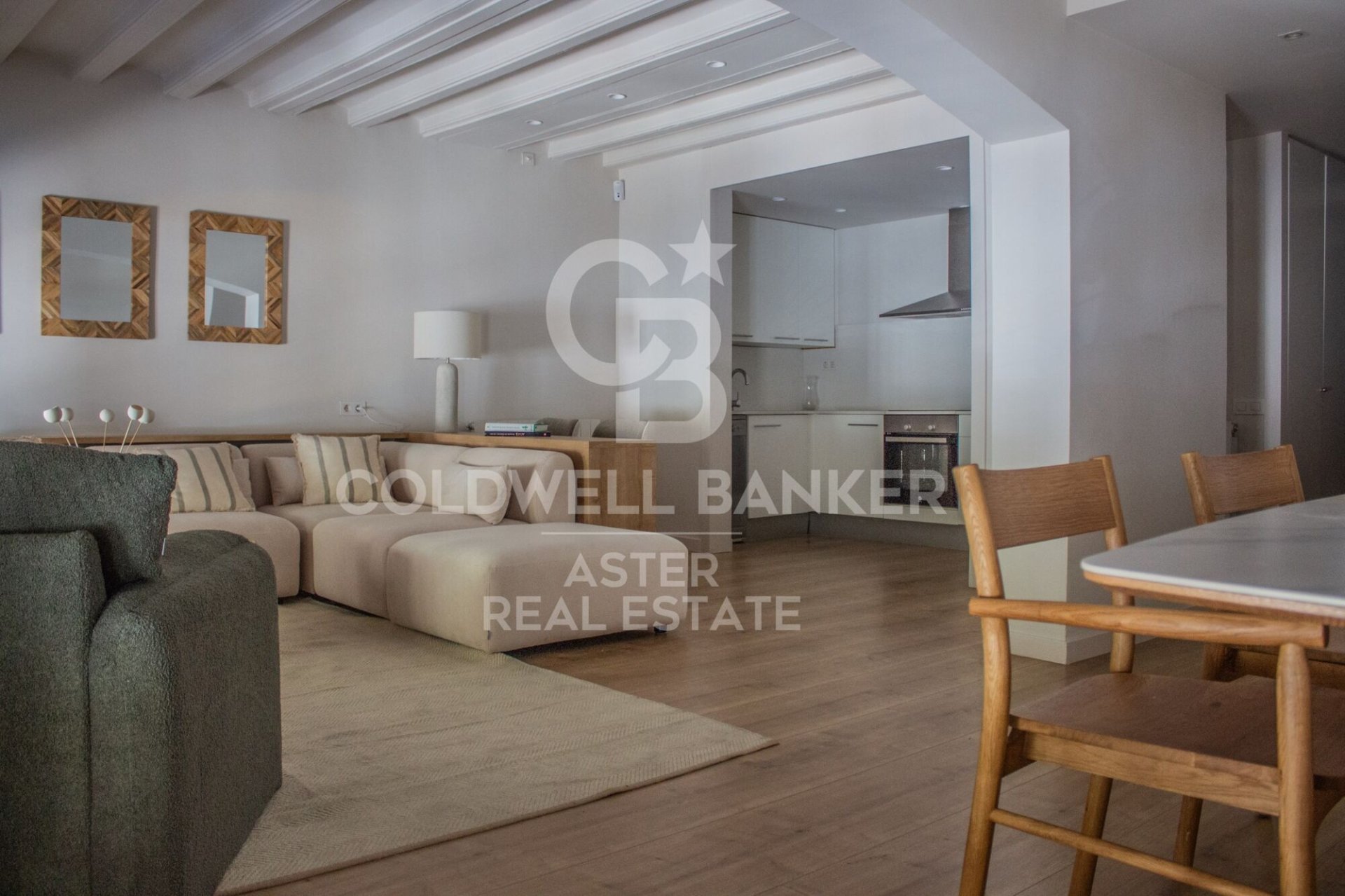 Trīņu māja Barcelona, Spānijā 2 istabas, 101 m2 Nr. 178981