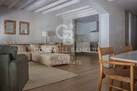 Trīņu māja Barcelona, Spānijā 2 istabas, 101 m2 Nr. 178981
