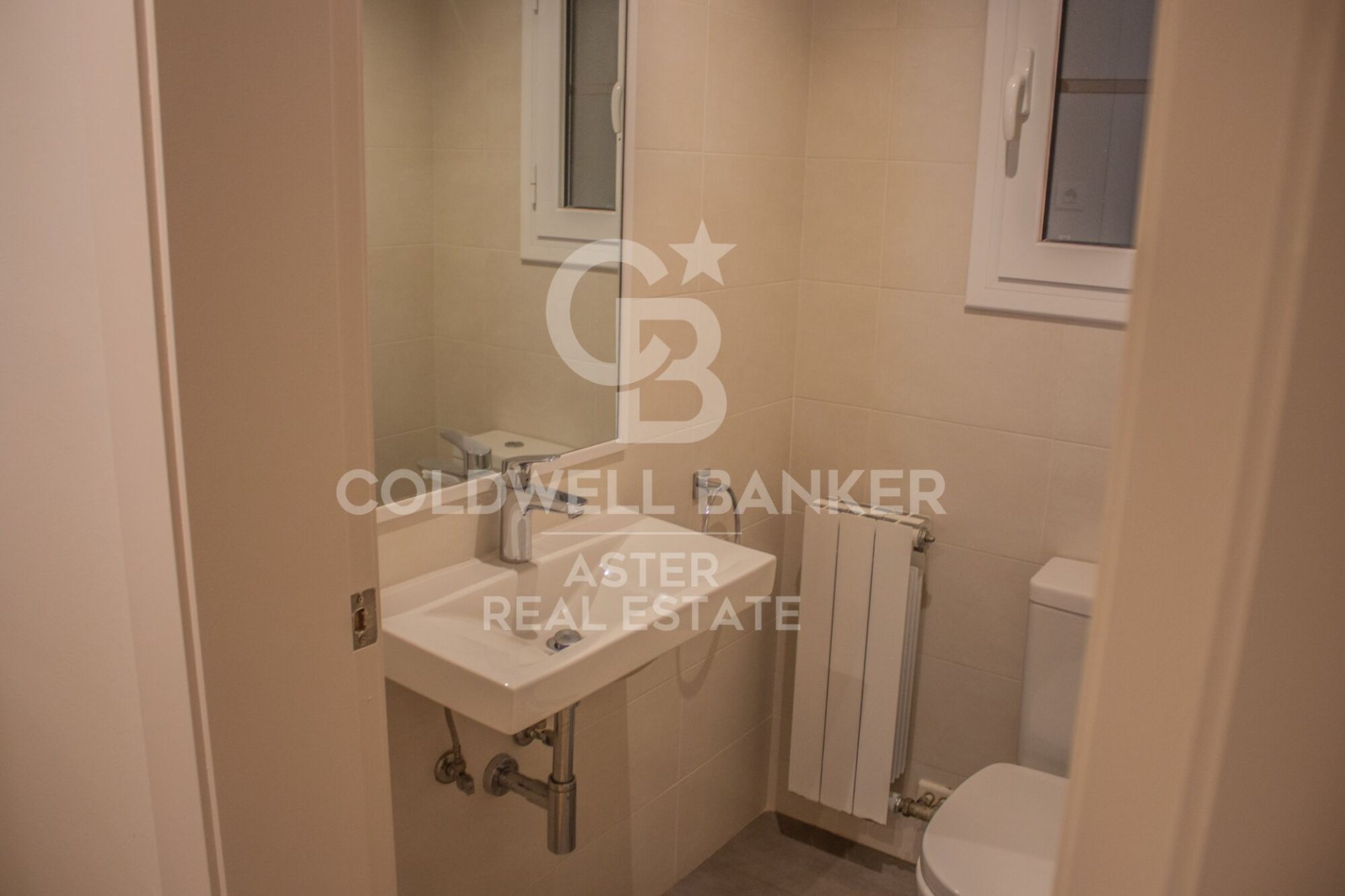 Trīņu māja Barcelona, Spānijā 2 istabas, 101 m2 Nr. 178981