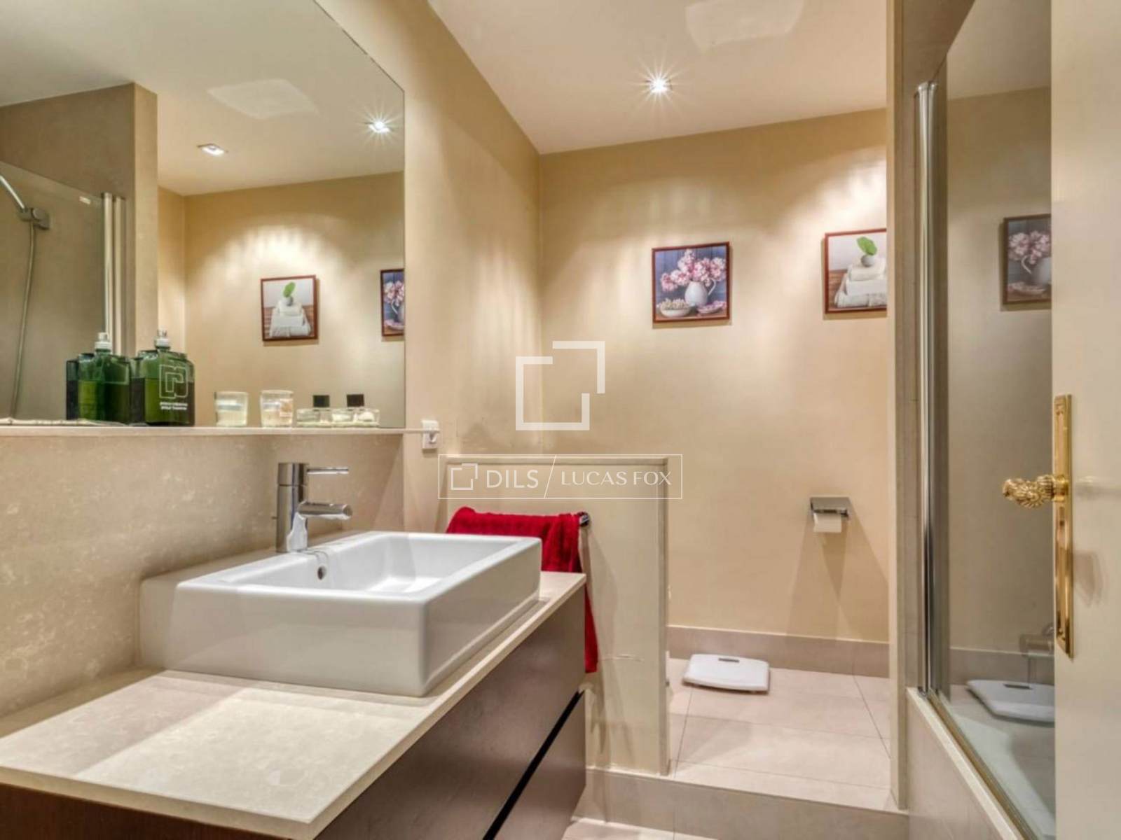 Wohnung in Barcelona, Spanien 5 Schlafzimmer, 207 m2 Nr. 192690