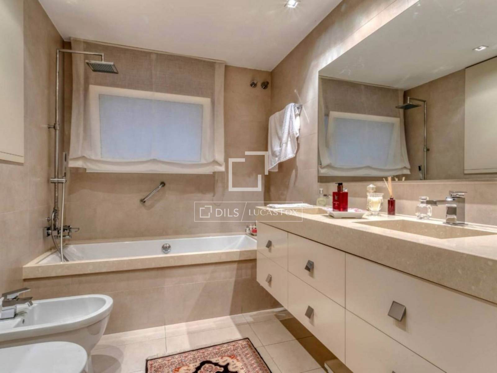 Wohnung in Barcelona, Spanien 5 Schlafzimmer, 207 m2 Nr. 192690