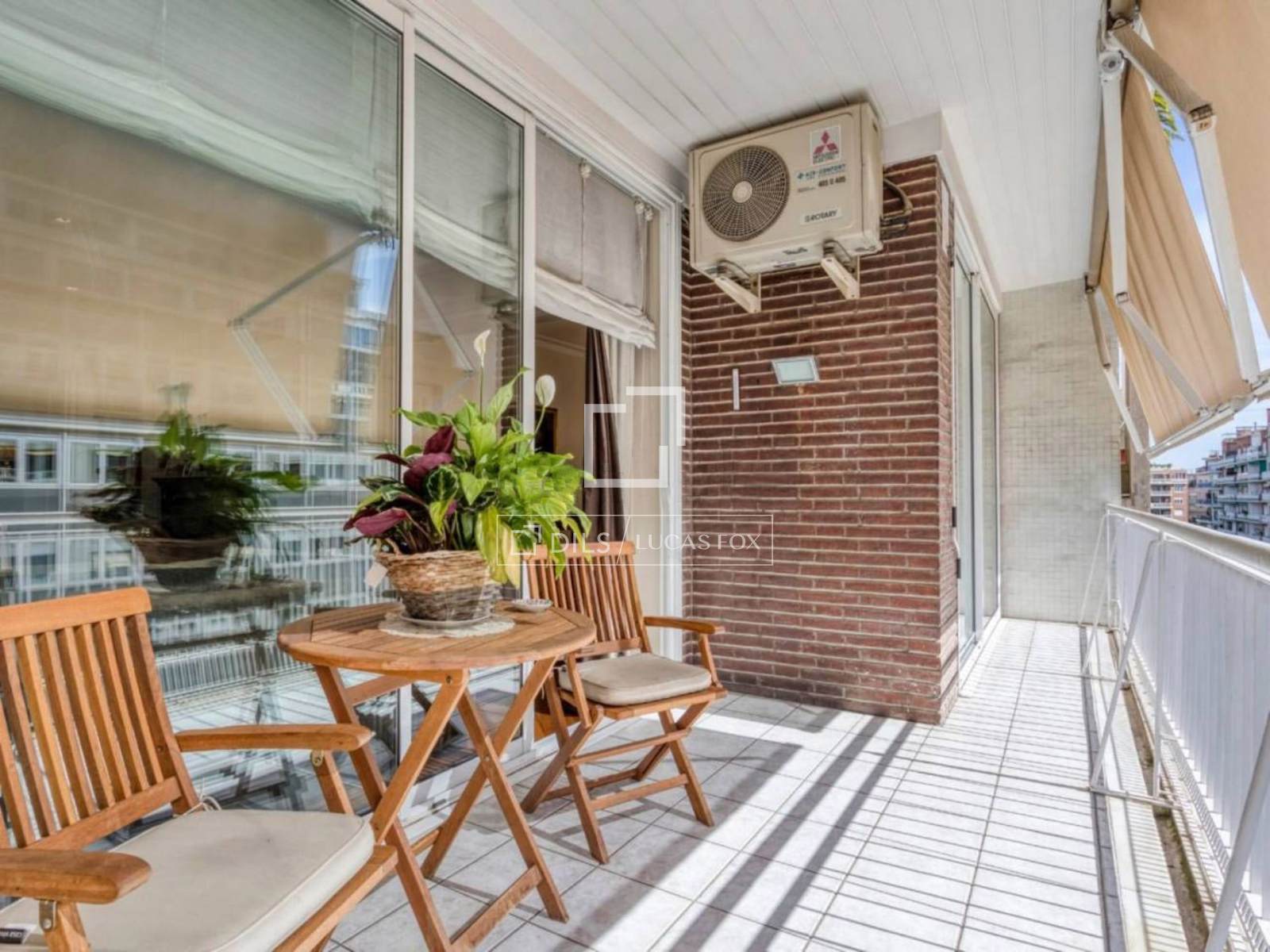 Wohnung in Barcelona, Spanien 5 Schlafzimmer, 207 m2 Nr. 192690