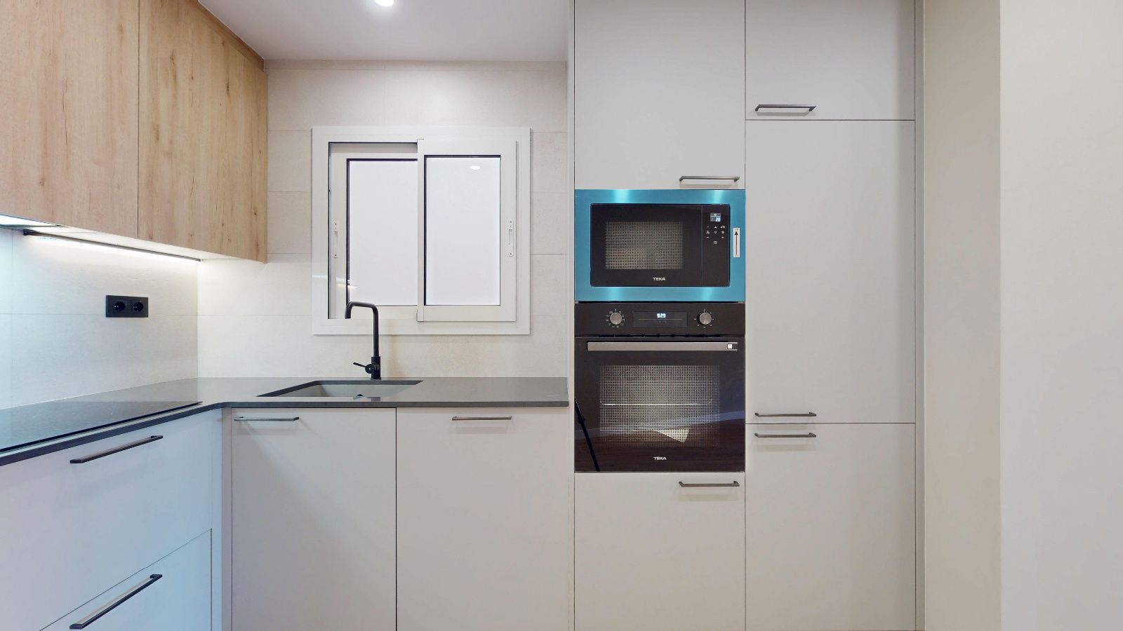 Квартира в Барселона, Испания 4 спальни, 110м2 №160724