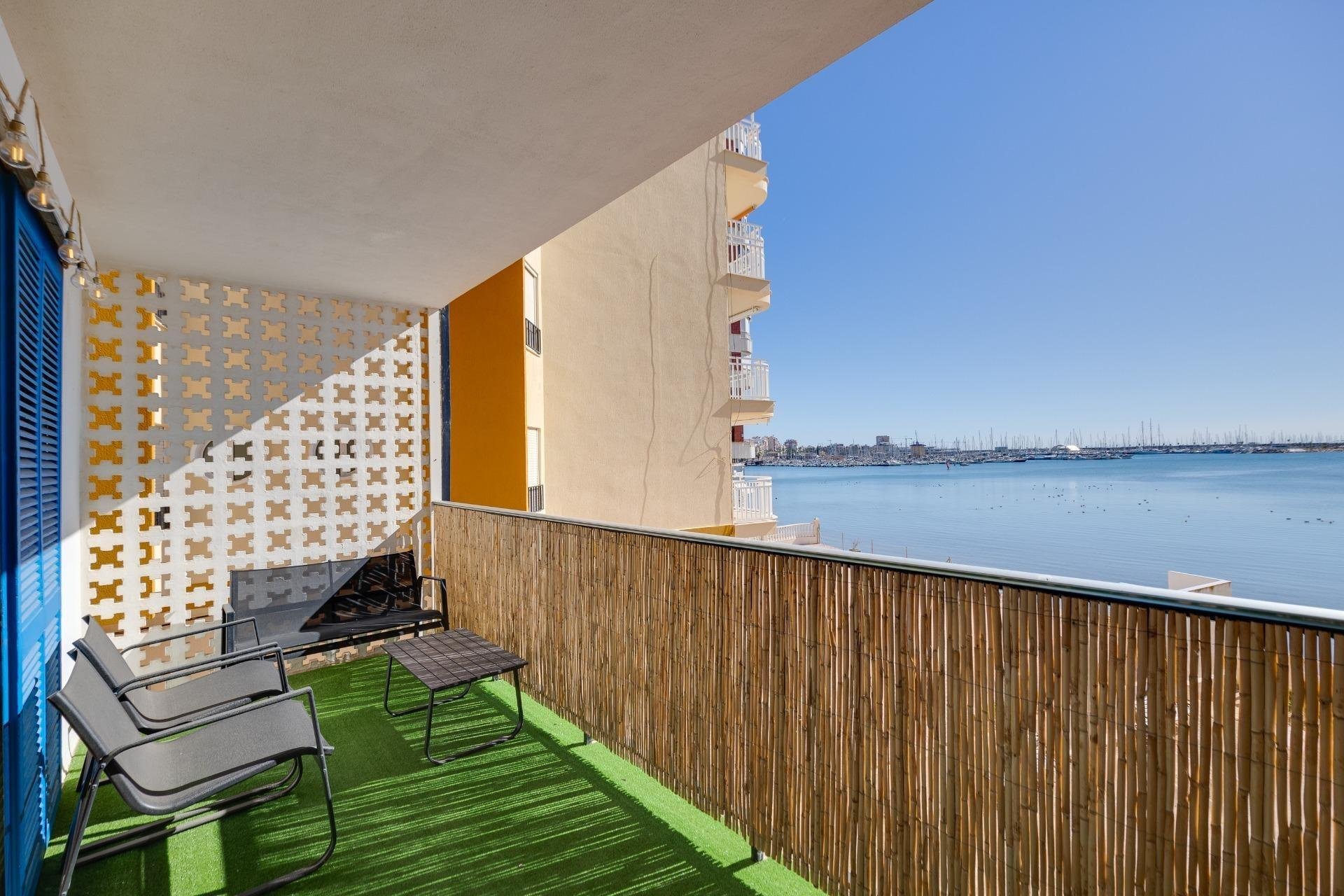 Apartment in Torrevieja, Alicante, Spain 2 bedrooms, 77 sq.m. No. 193744