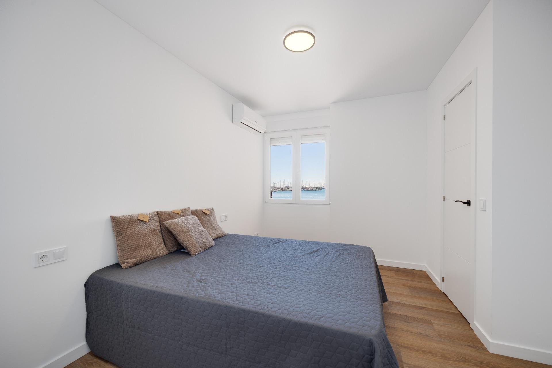 Apartment in Torrevieja, Alicante, Spain 2 bedrooms, 77 sq.m. No. 193744