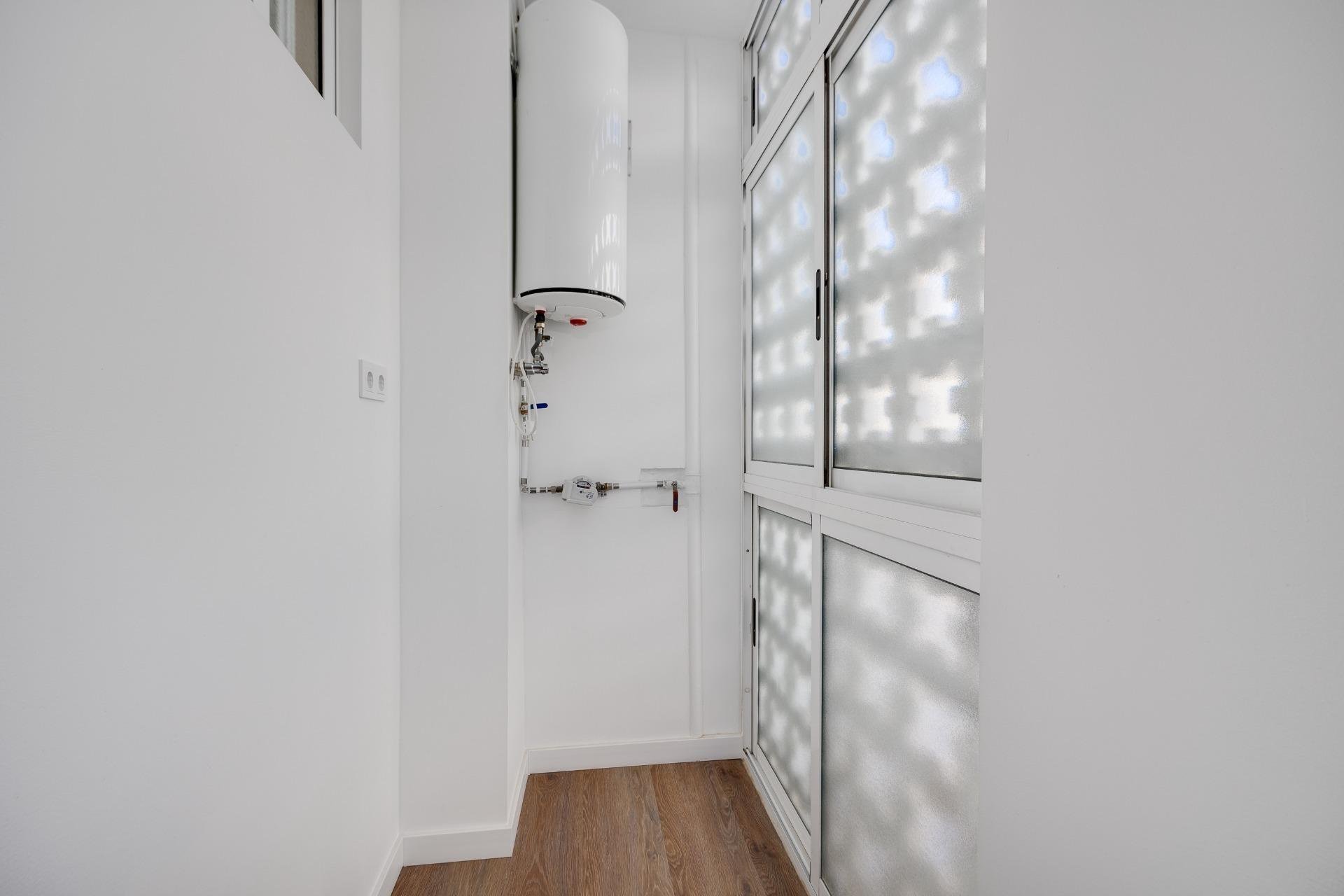 Apartment in Torrevieja, Alicante, Spain 2 bedrooms, 77 sq.m. No. 193744