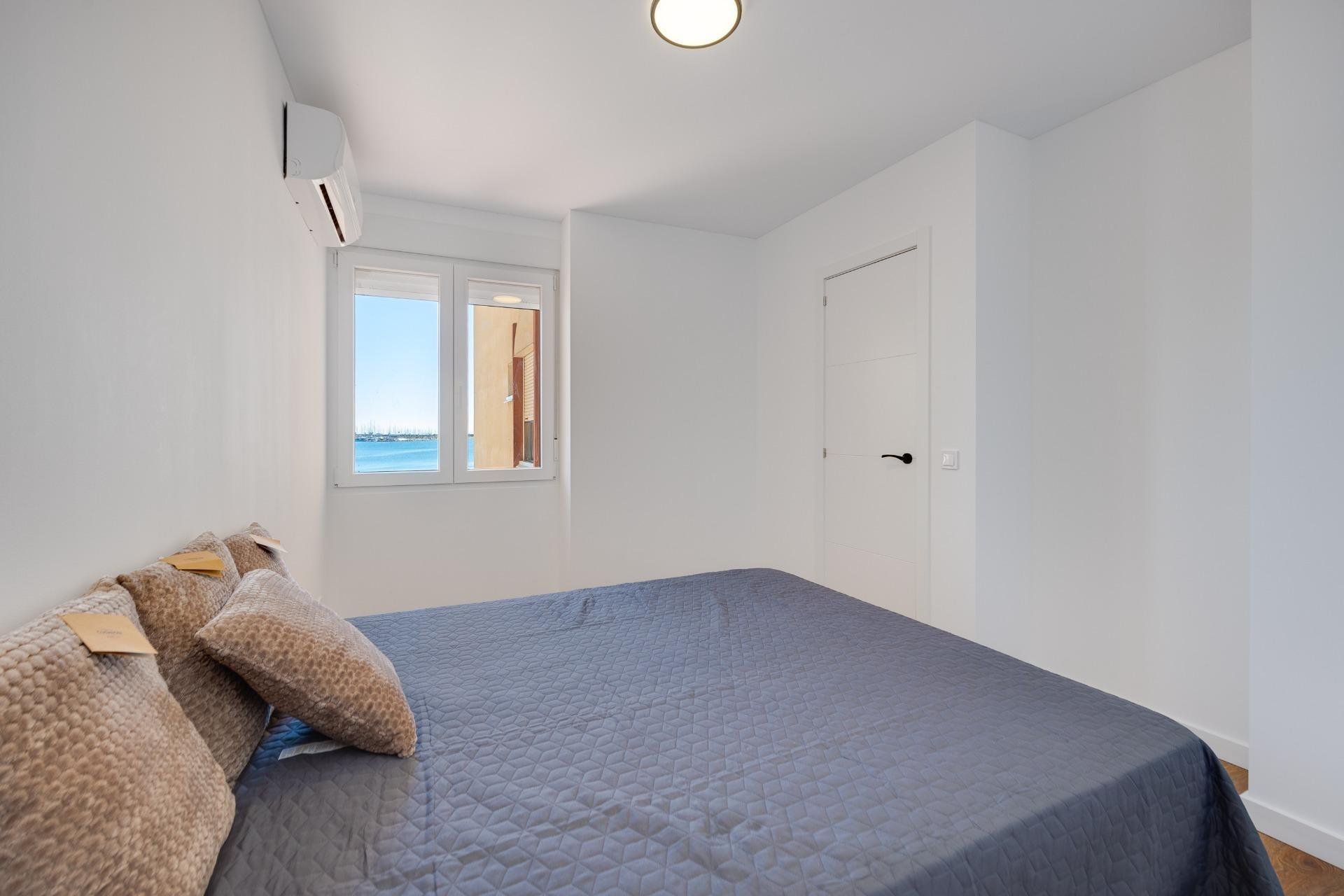 Apartment in Torrevieja, Alicante, Spain 2 bedrooms, 77 sq.m. No. 193744
