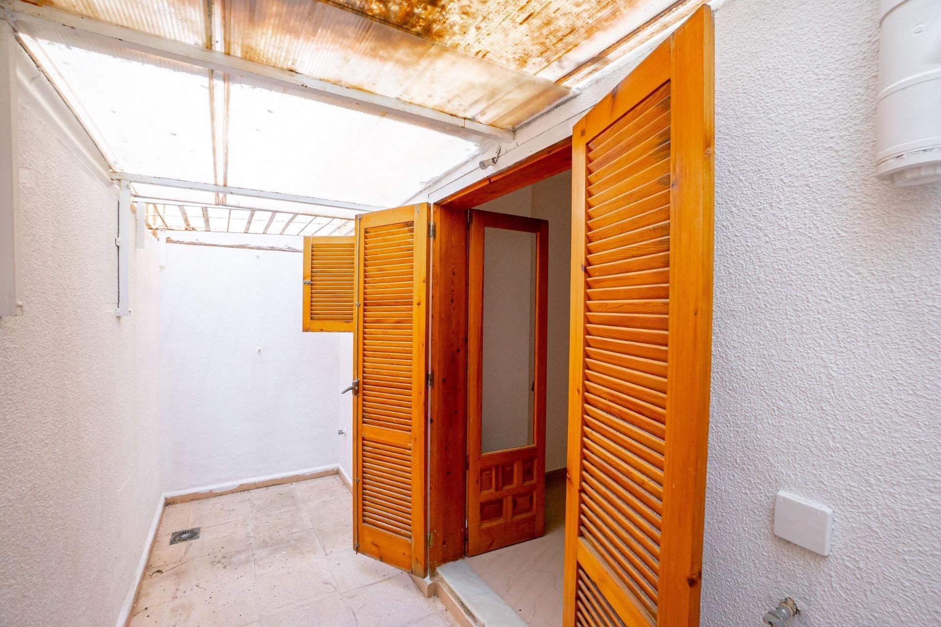 Bungalow en Torrevieja, Alicante, España 1 dormitorio, 36 m2 No. 193746