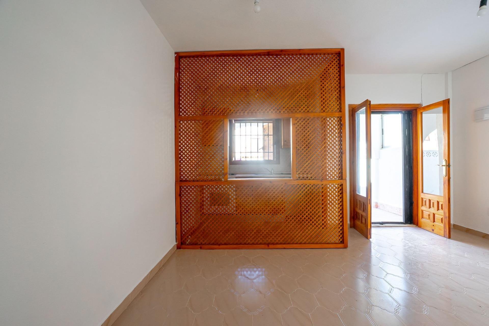 Bungalow en Torrevieja, Alicante, España 1 dormitorio, 36 m2 No. 193746
