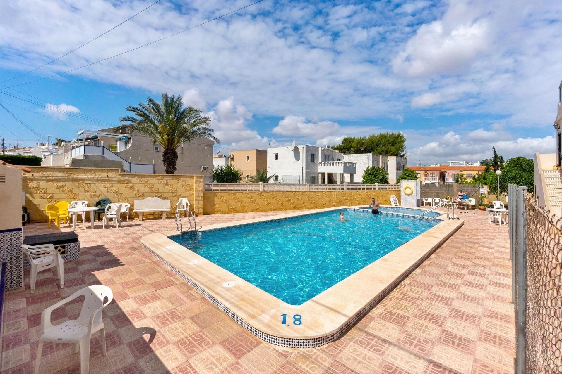 Bungalow en Torrevieja, Alicante, España 1 dormitorio, 36 m2 No. 193746