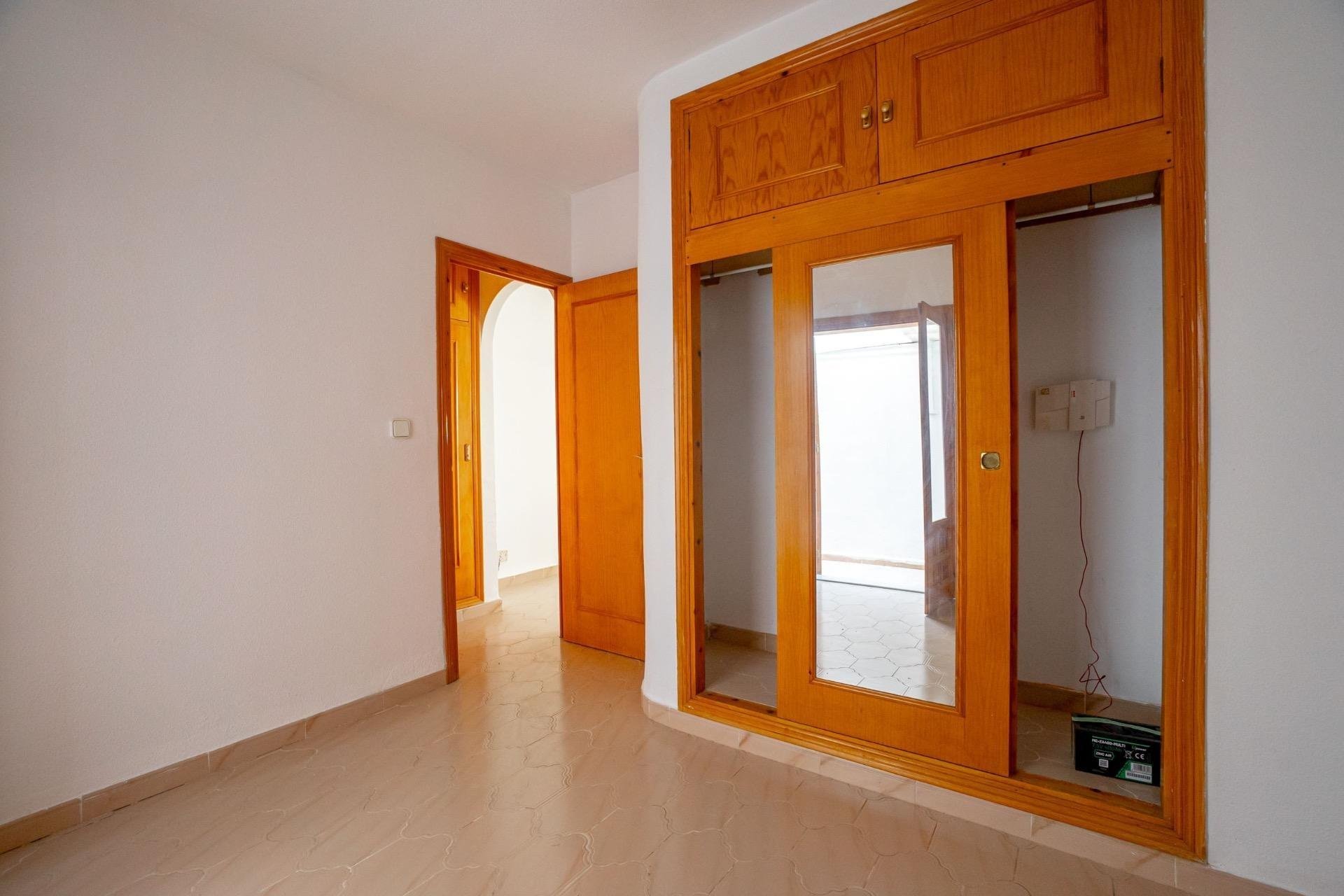 Bungalow en Torrevieja, Alicante, España 1 dormitorio, 36 m2 No. 193746