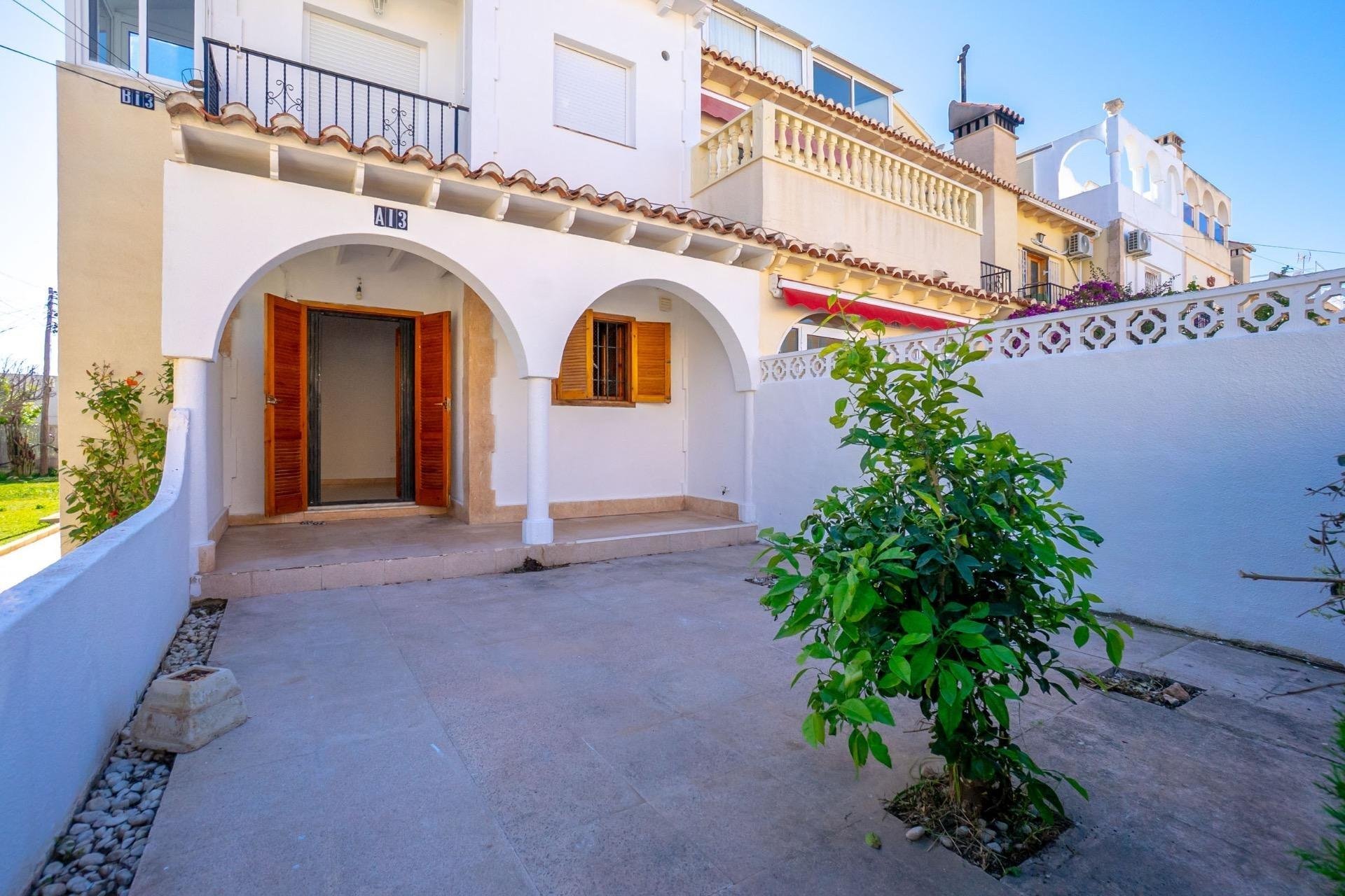 Bungalow en Torrevieja, Alicante, España 1 dormitorio, 36 m2 No. 193746
