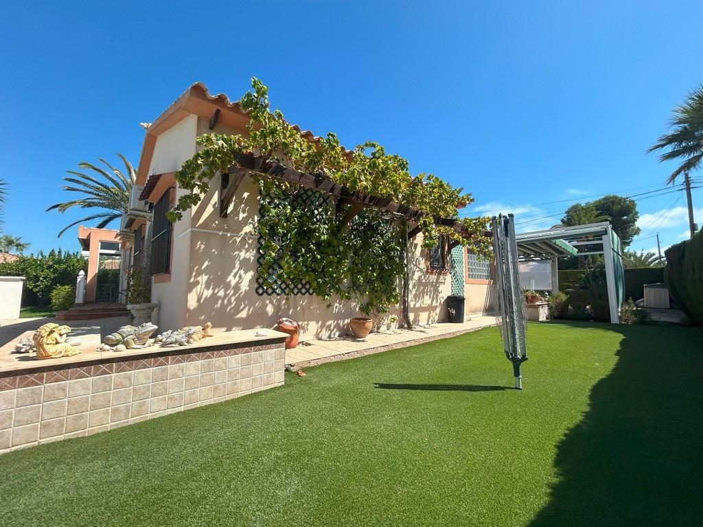 Villa i Cabo Roig, Alicante, Spanien 3 sovrum, 141 kvm. Nr. 137897