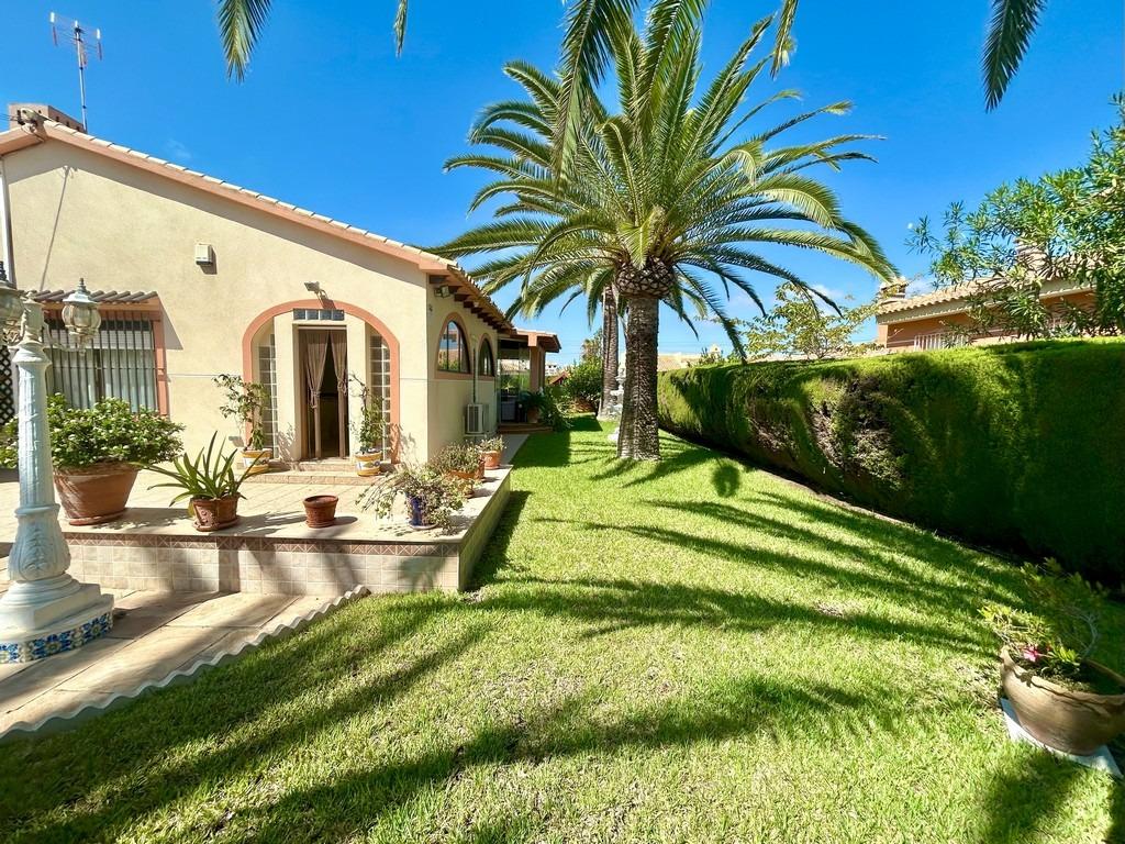 Villa i Cabo Roig, Alicante, Spanien 3 sovrum, 141 kvm. Nr. 137897