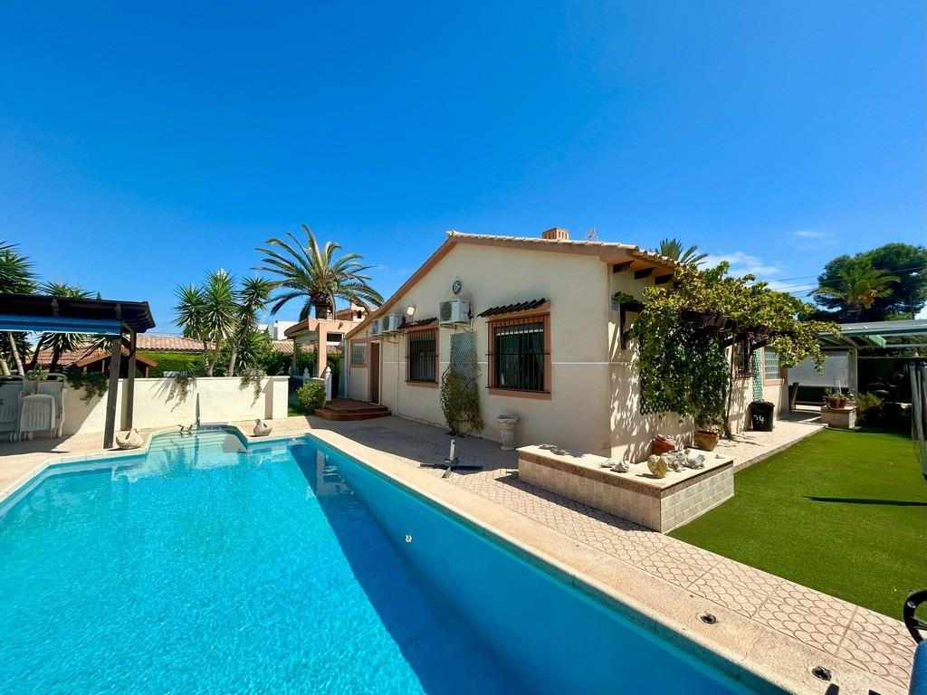 Villa i Cabo Roig, Alicante, Spanien 3 sovrum, 141 kvm. Nr. 137897