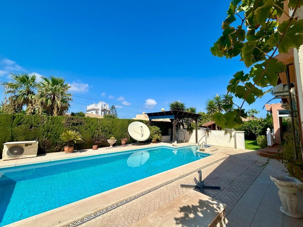 Villa i Cabo Roig, Alicante, Spanien 3 sovrum, 141 kvm. Nr. 137897