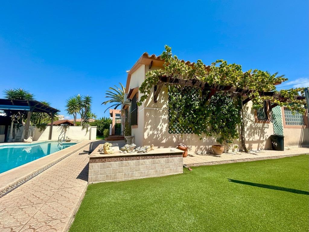 Villa i Cabo Roig, Alicante, Spanien 3 sovrum, 141 kvm. Nr. 137897