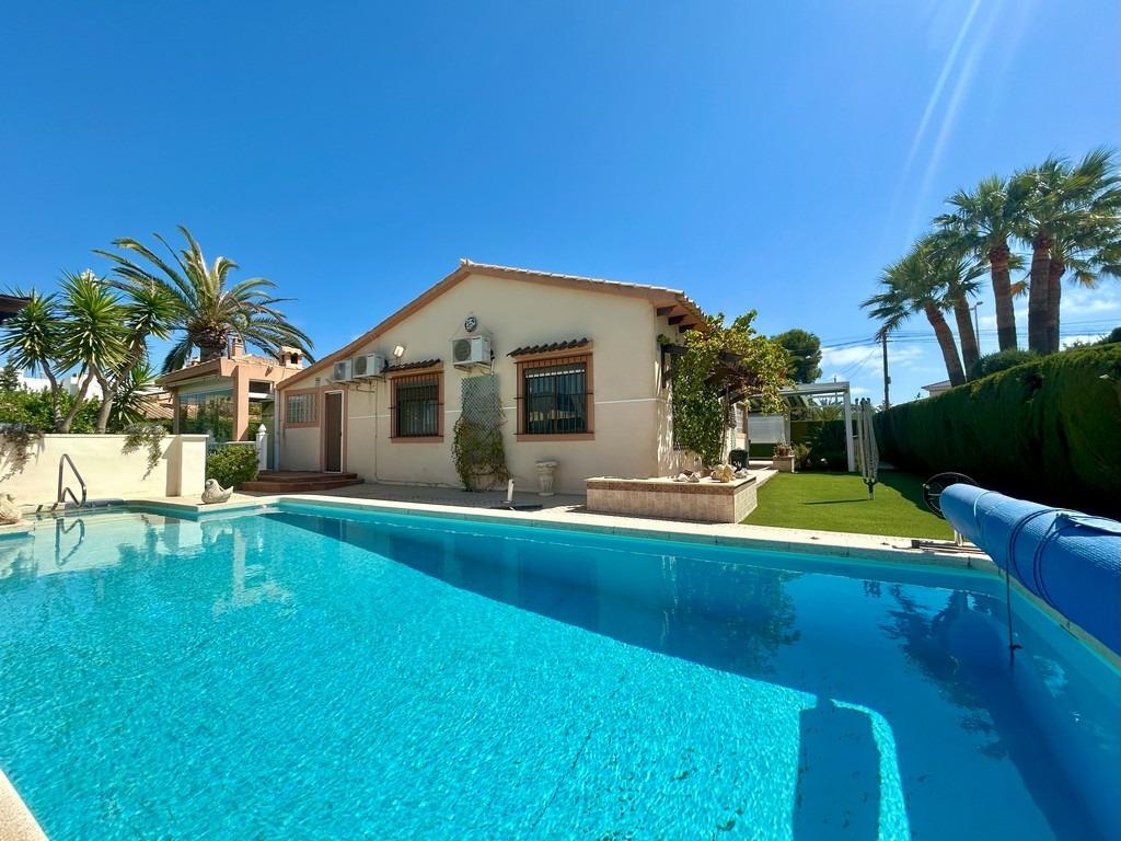 Villa i Cabo Roig, Alicante, Spanien 3 sovrum, 141 kvm. Nr. 137897