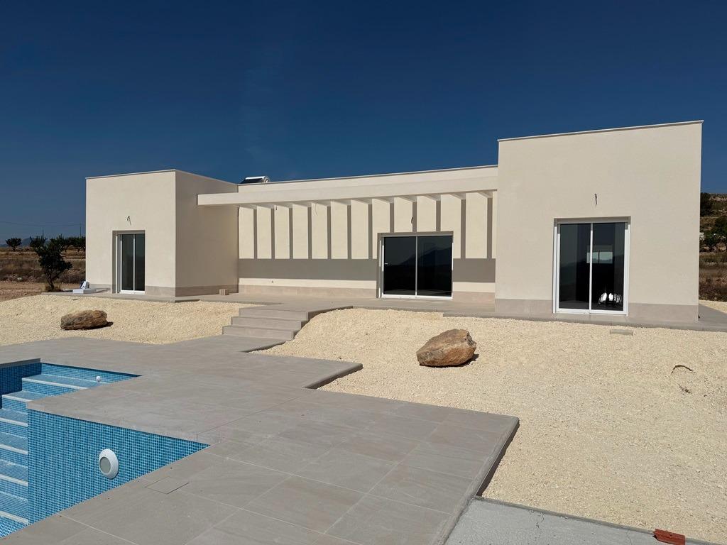 Villa i Pinoso, Alicante, Spanien 3 sovrum, 120 kvm. Nr. 151680