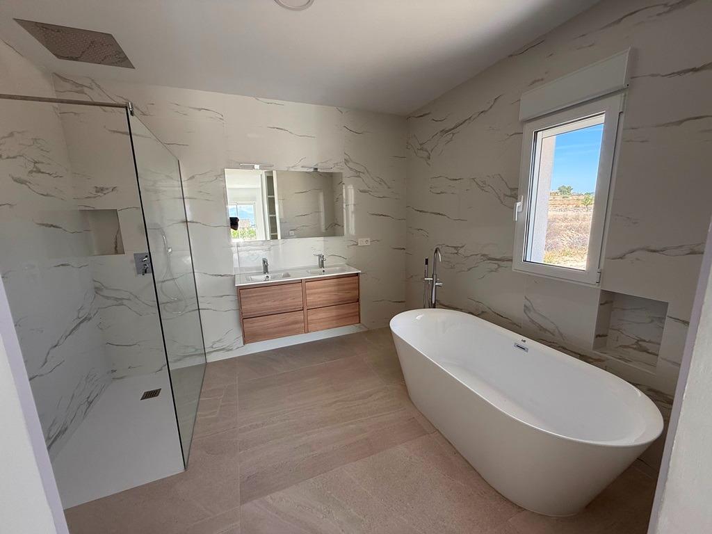 Villa i Pinoso, Alicante, Spanien 3 sovrum, 120 kvm. Nr. 151680