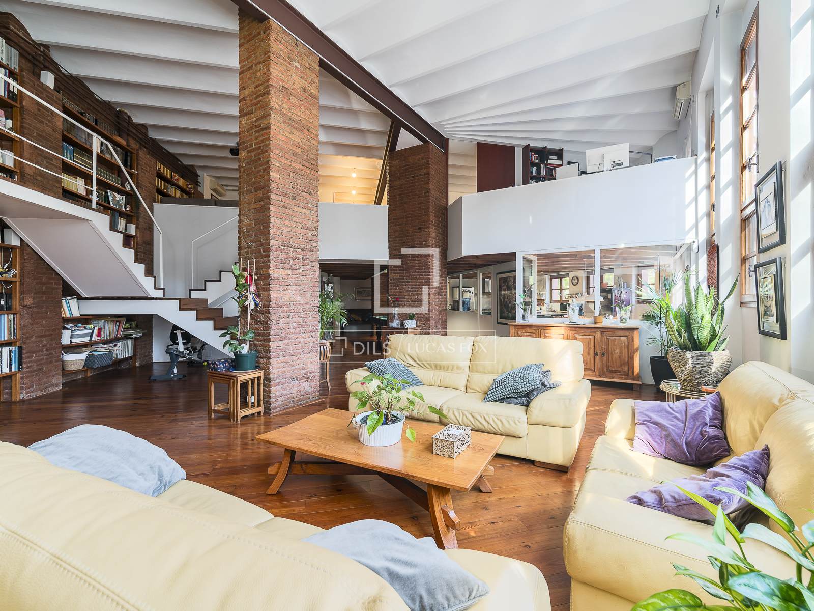 Apartamento en Barcelona, España 6 dormitorios, 406 m2 No. 160827