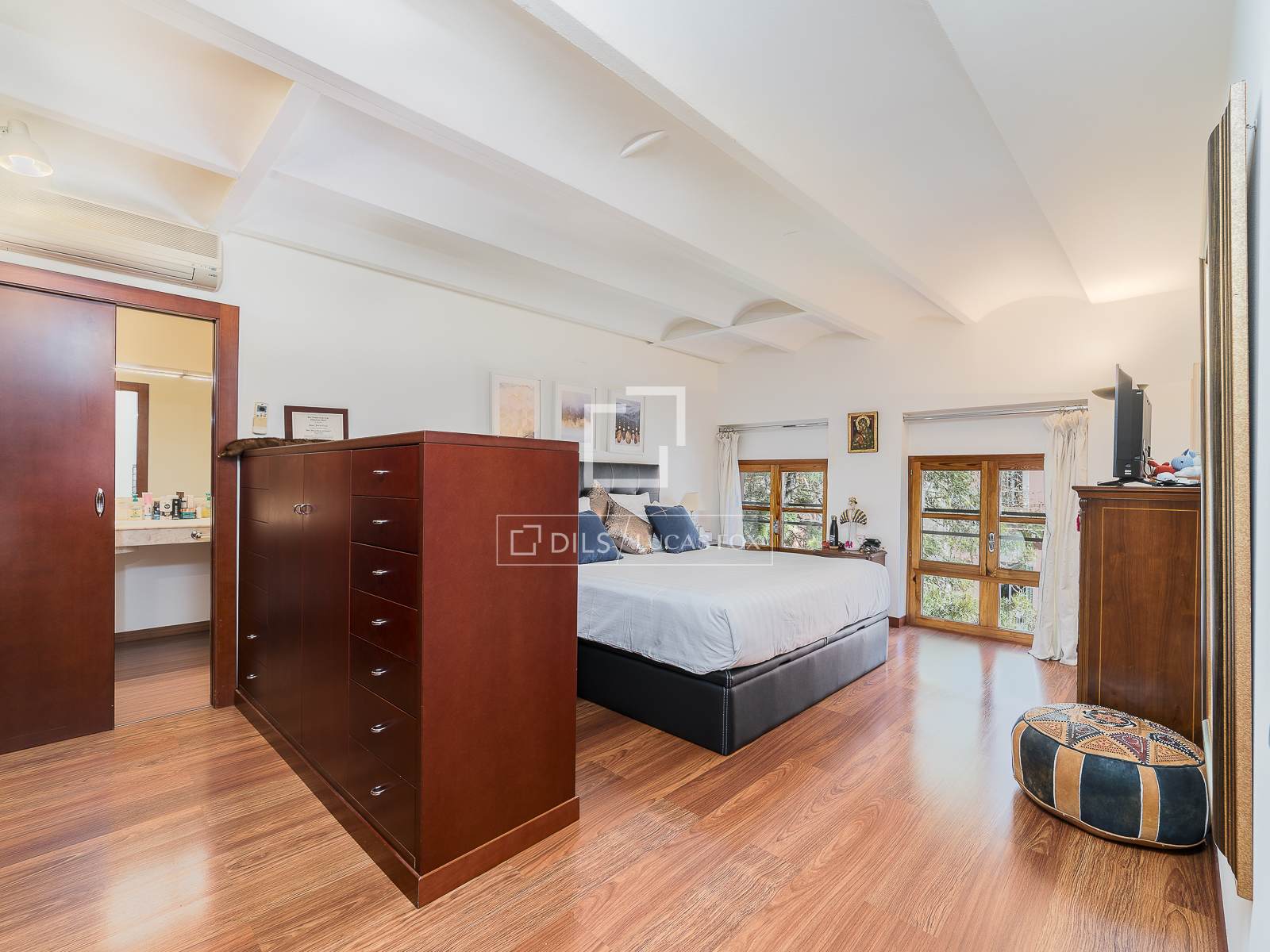 Apartamento en Barcelona, España 6 dormitorios, 406 m2 No. 160827