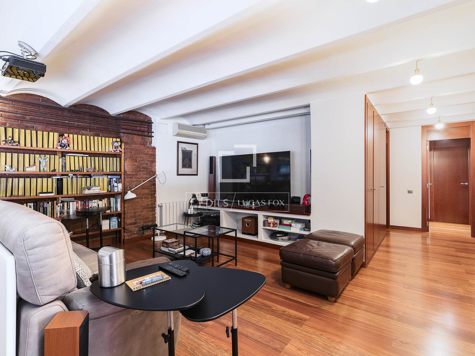 Apartamento en Barcelona, España 6 dormitorios, 406 m2 No. 160827