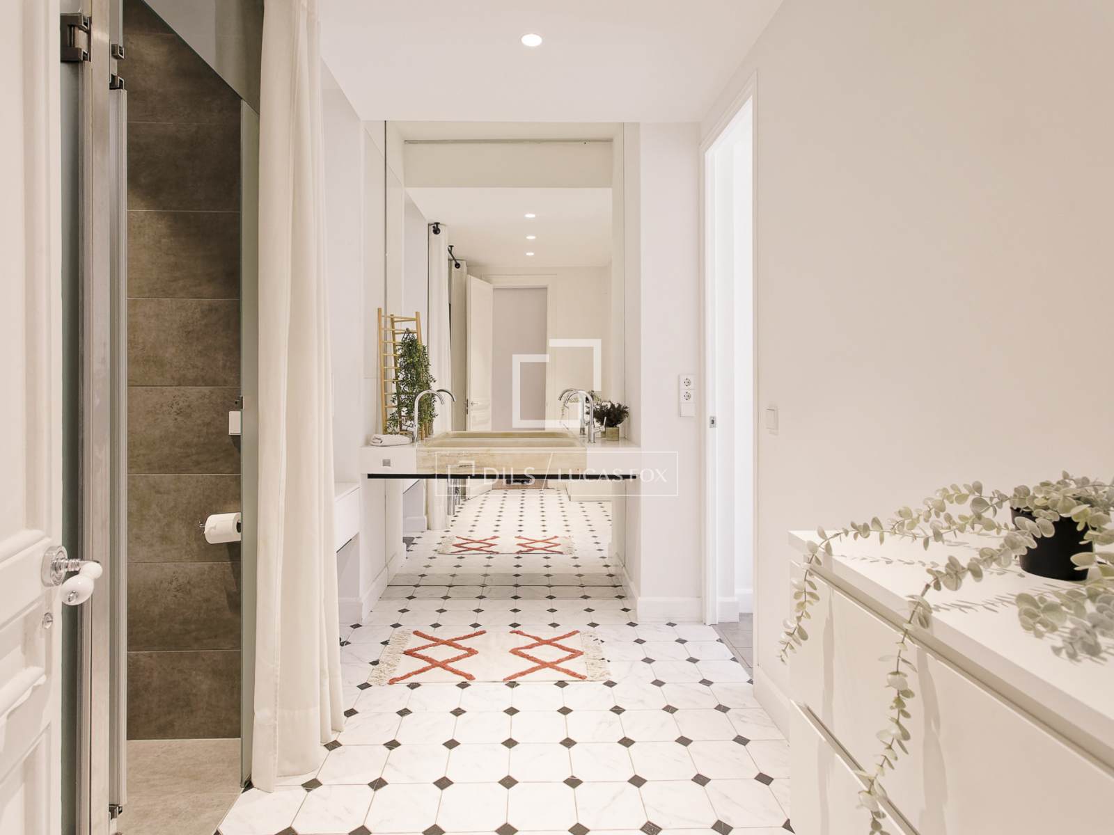 Apartment in Barcelona, Spain 3 bedrooms, 134 sq.m. No. 160830