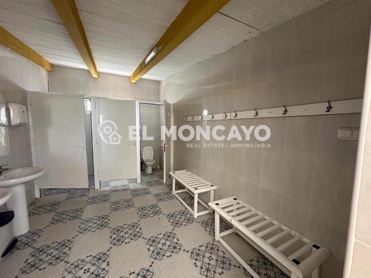 Commercial property in Guardamar del Segura, Alicante, Spain No. 149076