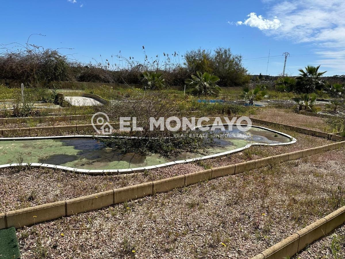 Commercial property in Guardamar del Segura, Alicante, Spain No. 149076