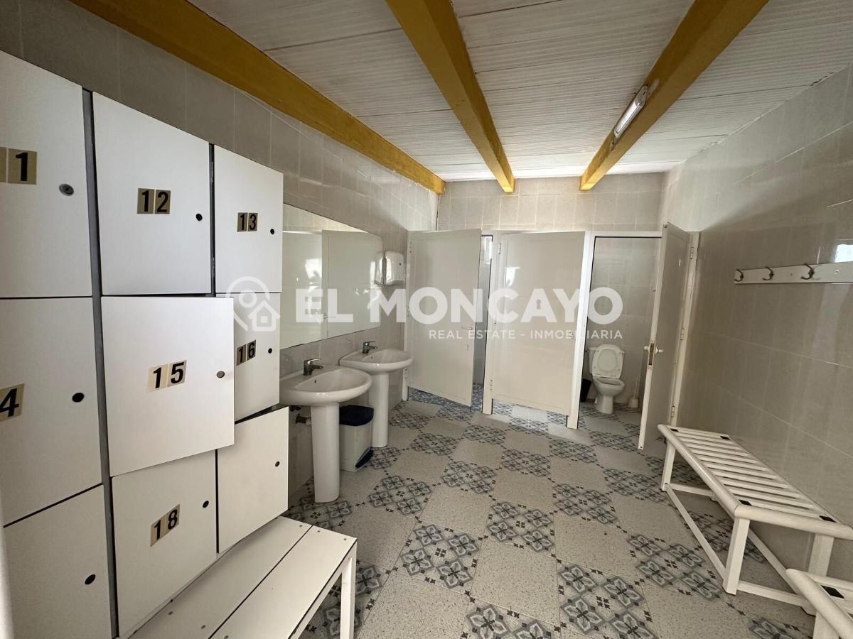 Commercial property in Guardamar del Segura, Alicante, Spain No. 149076
