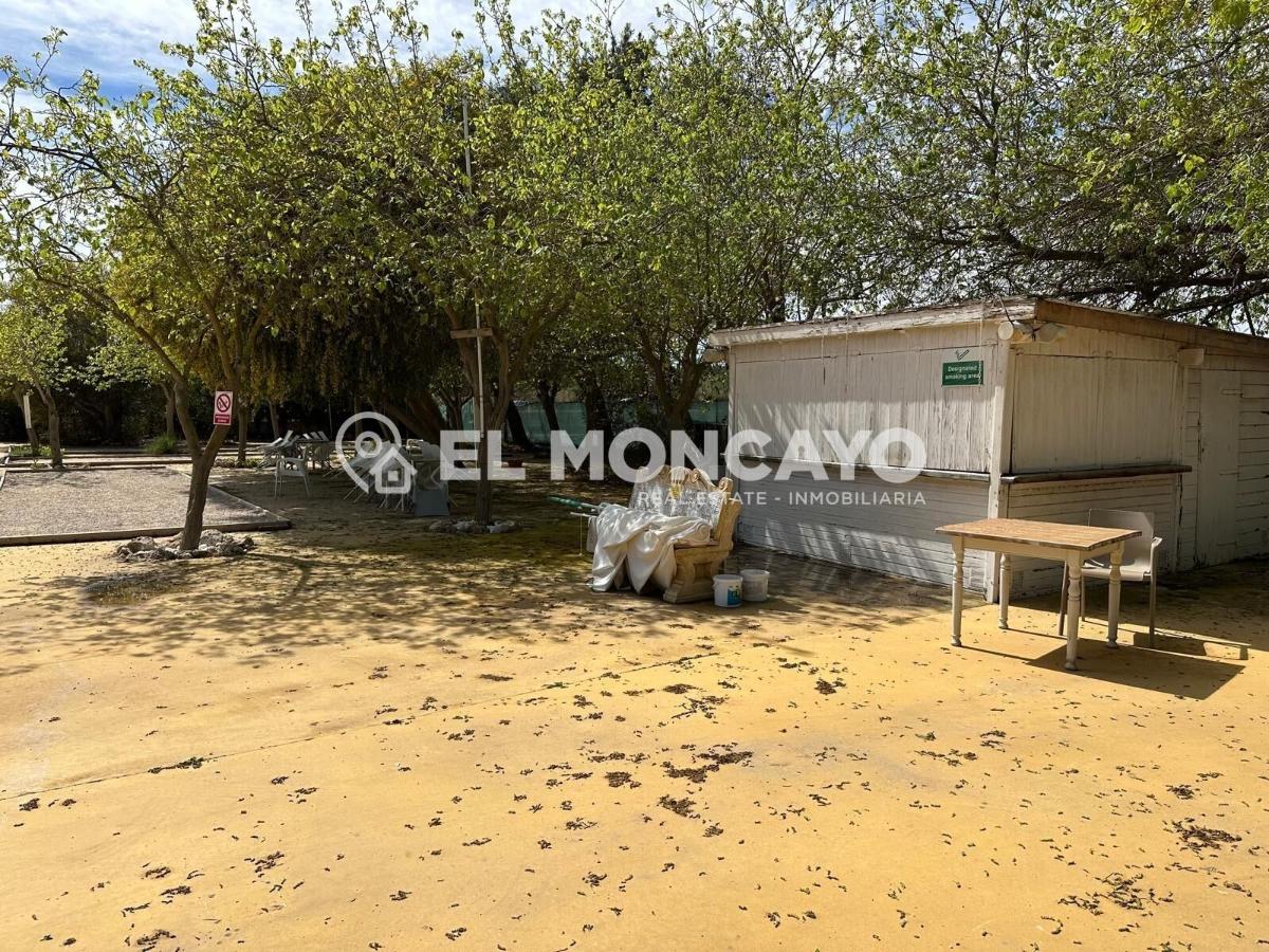 Commercial property in Guardamar del Segura, Alicante, Spain No. 149076